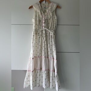 Beautiful vintage 70's swiss dot calico floral tiered lace